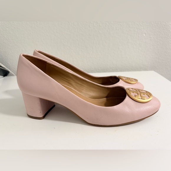 Tory Burch Chelsea Blush Flats with Gold Emblem - Picture 2 of 9